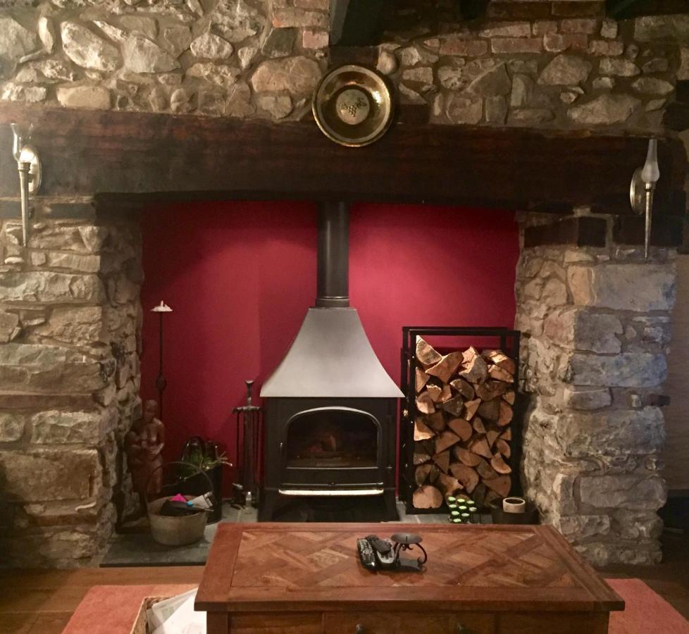Mid-Wales Farmhouse, Swimming Pool, Tranquil Countryside Views, Sleeps 14 Meifod Exterior photo