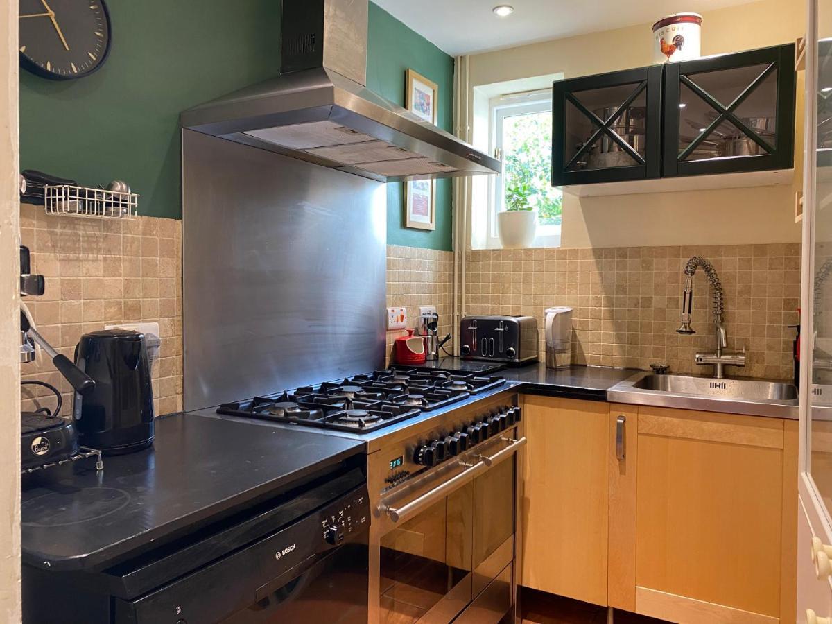 Mid-Wales Farmhouse, Swimming Pool, Tranquil Countryside Views, Sleeps 14 Meifod Exterior photo