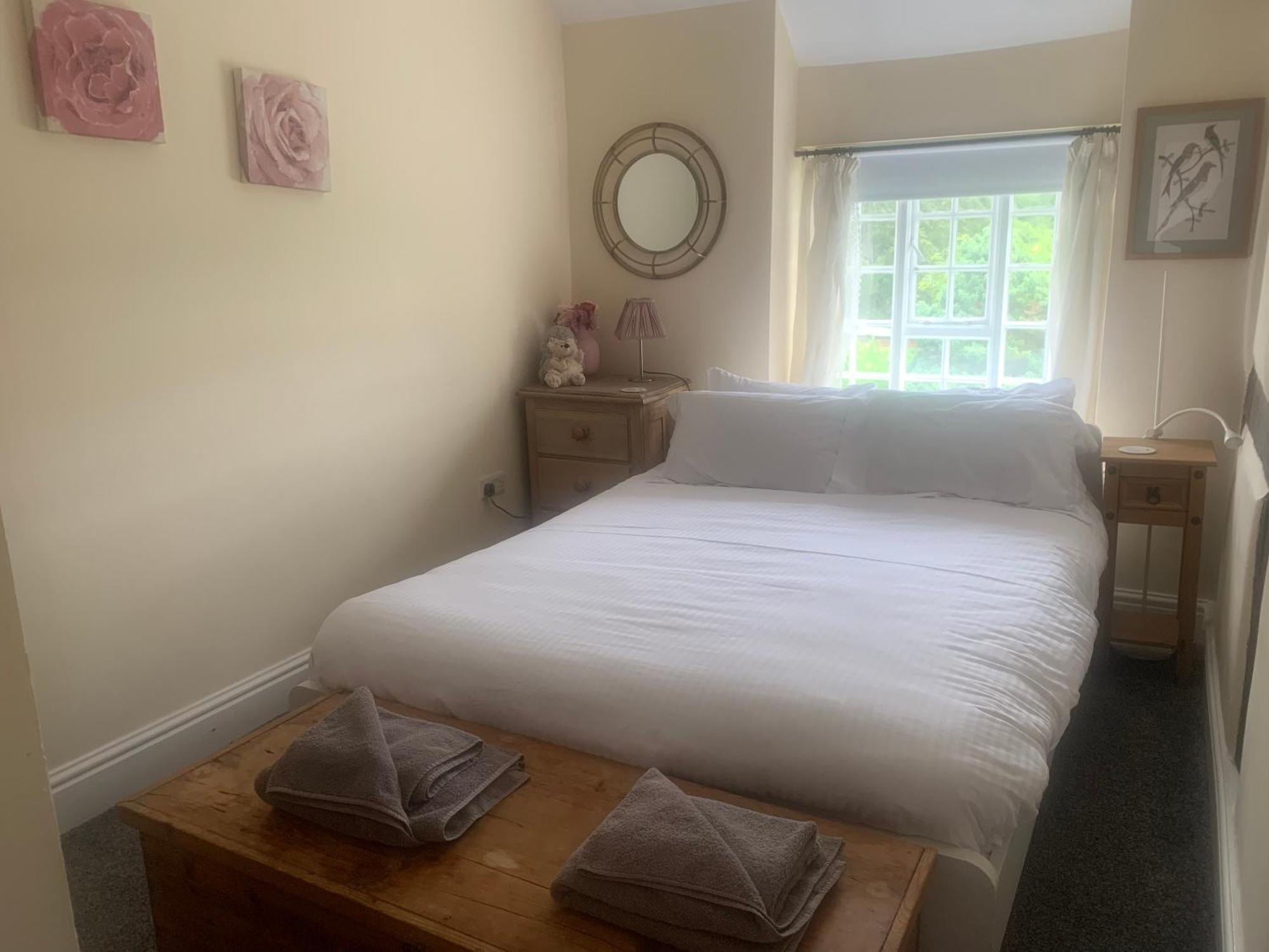 Mid-Wales Farmhouse, Swimming Pool, Tranquil Countryside Views, Sleeps 14 Meifod Exterior photo