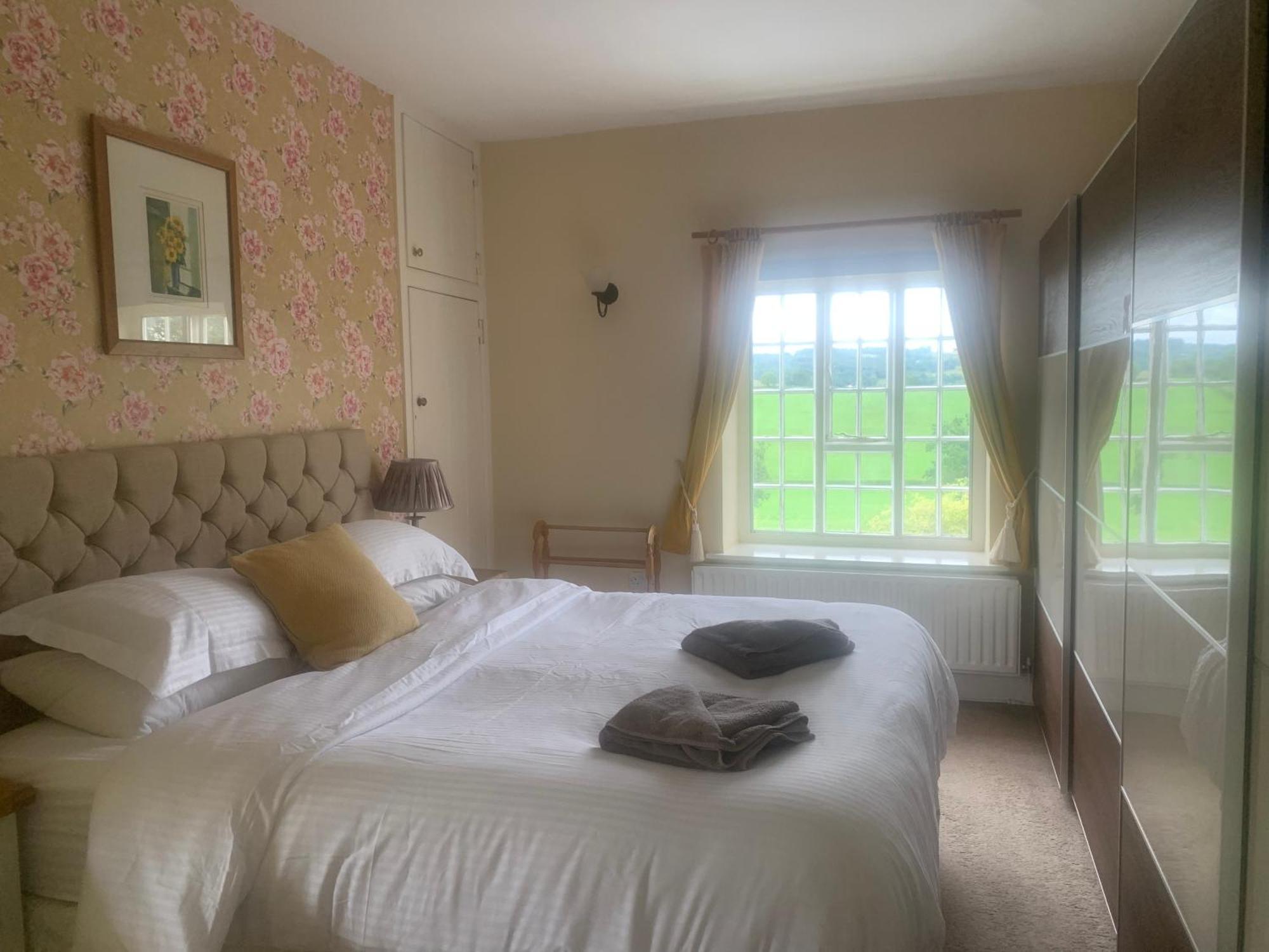 Mid-Wales Farmhouse, Swimming Pool, Tranquil Countryside Views, Sleeps 14 Meifod Exterior photo