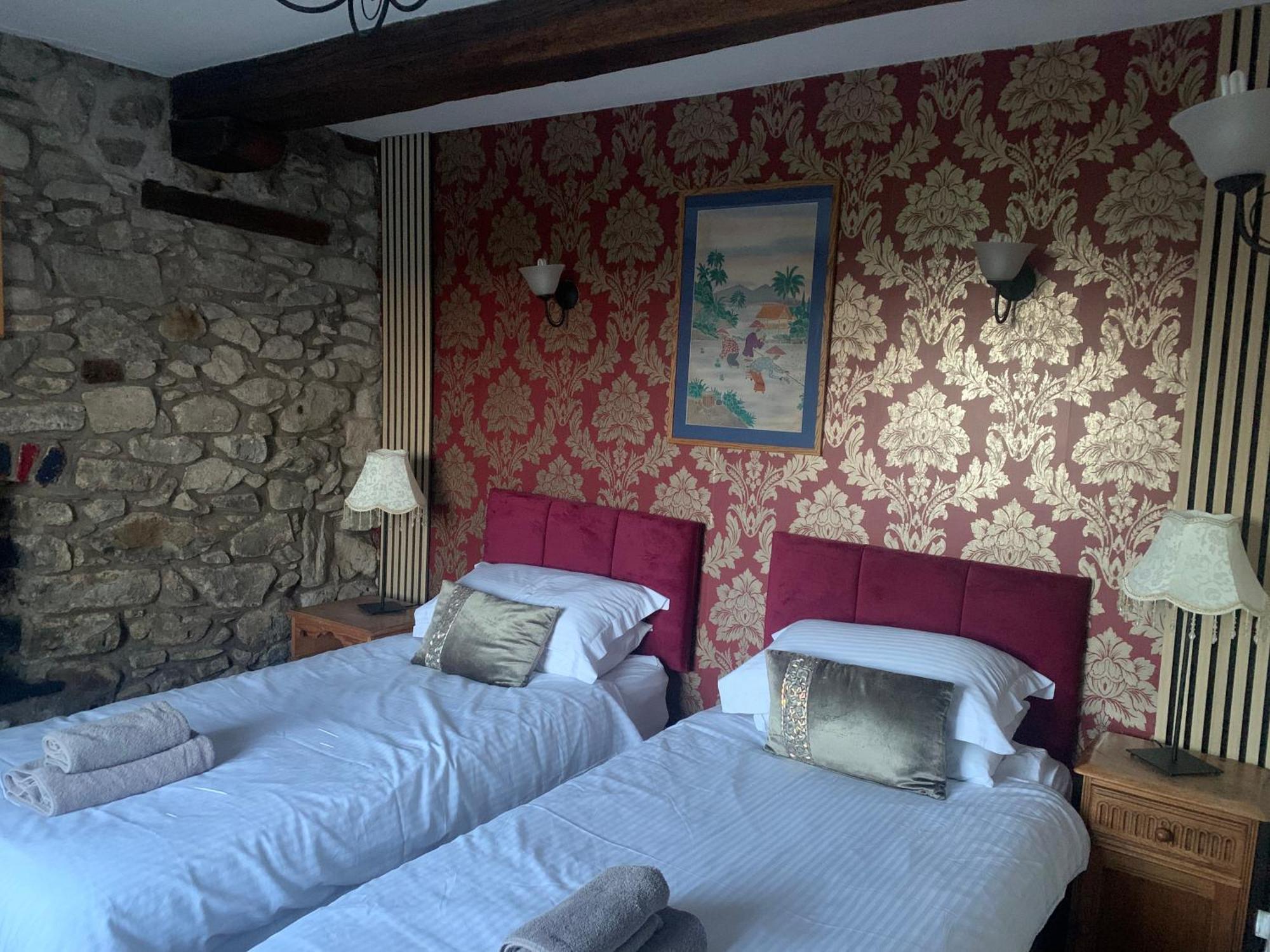 Mid-Wales Farmhouse, Swimming Pool, Tranquil Countryside Views, Sleeps 14 Meifod Exterior photo