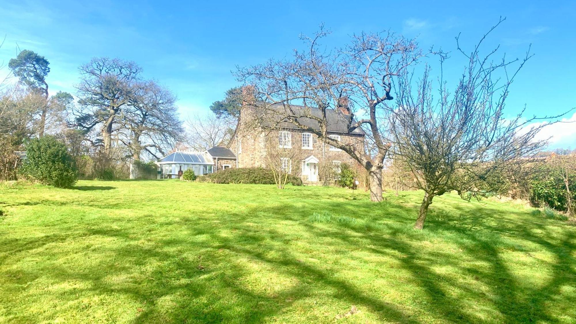 Mid-Wales Farmhouse, Swimming Pool, Tranquil Countryside Views, Sleeps 14 Meifod Exterior photo