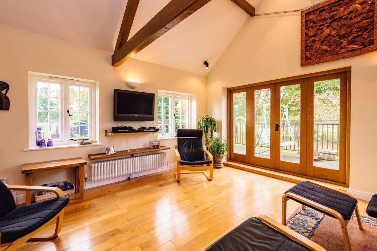 Mid-Wales Farmhouse, Swimming Pool, Tranquil Countryside Views, Sleeps 14 Meifod Exterior photo