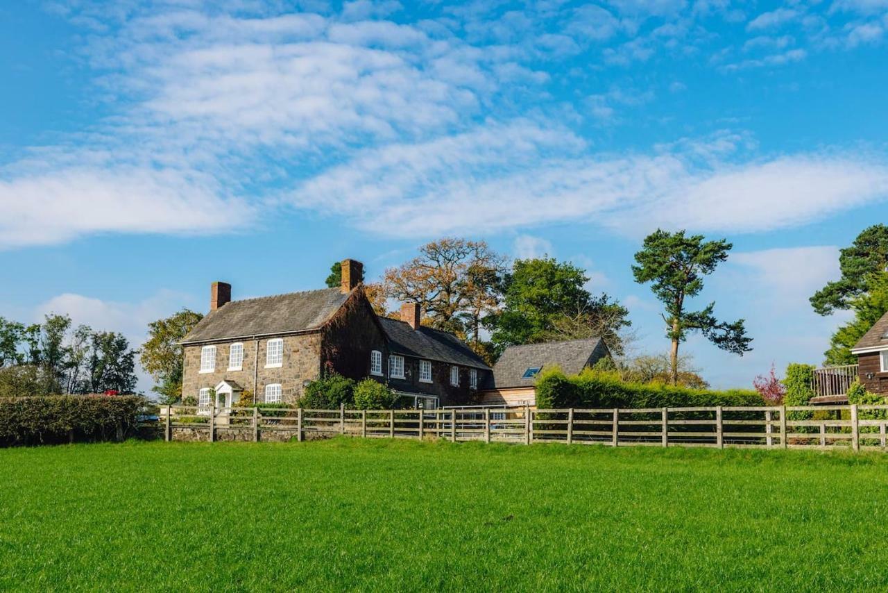 Mid-Wales Farmhouse, Swimming Pool, Tranquil Countryside Views, Sleeps 14 Meifod Exterior photo
