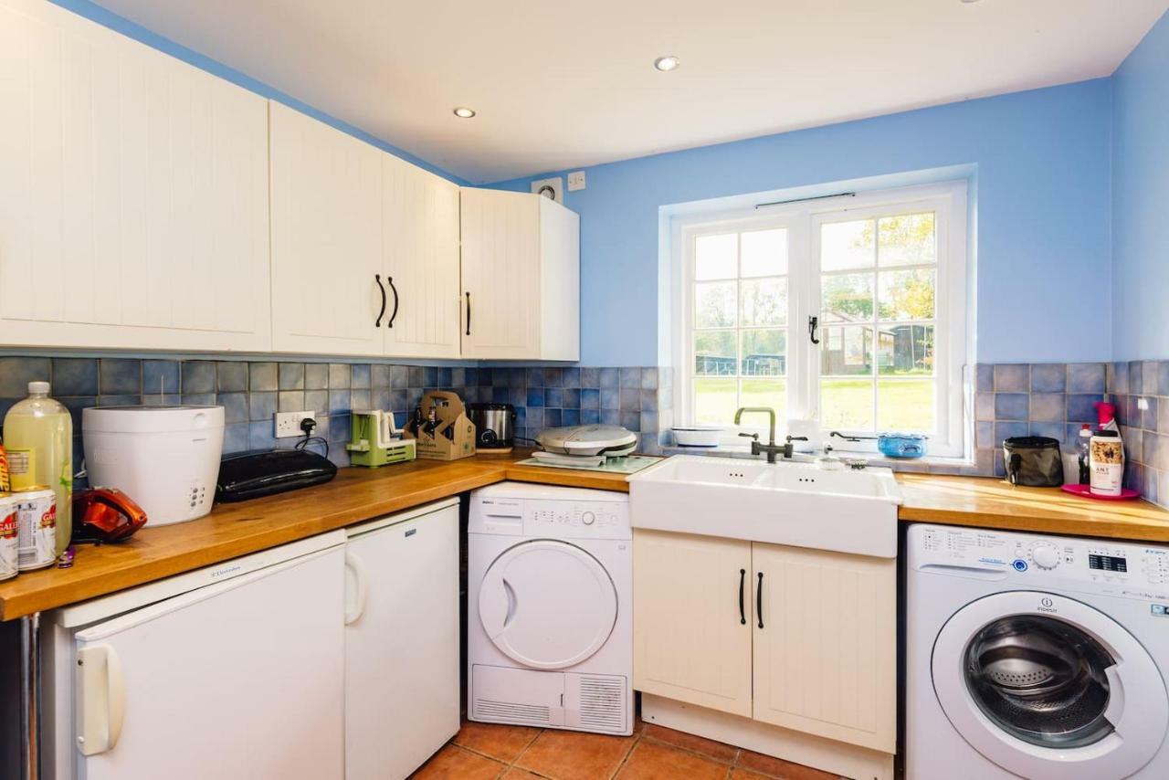 Mid-Wales Farmhouse, Swimming Pool, Tranquil Countryside Views, Sleeps 14 Meifod Exterior photo