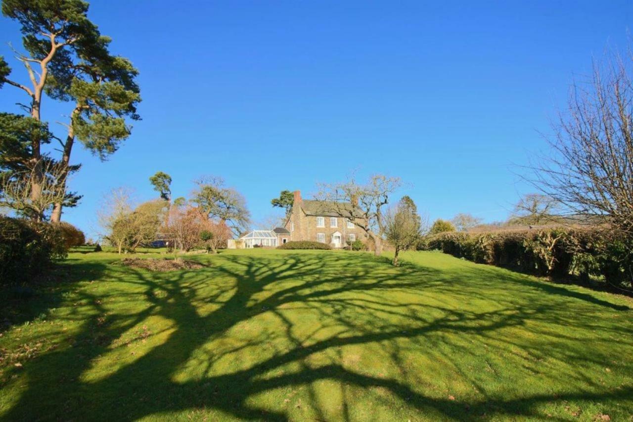 Mid-Wales Farmhouse, Swimming Pool, Tranquil Countryside Views, Sleeps 14 Meifod Exterior photo